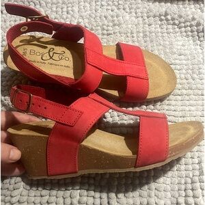 *NWOB* Bos. & Co. Italian leather wedge sandals